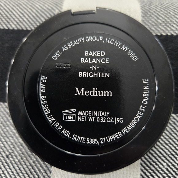 Laura Geller Baked Balance - N - Brighten Color Correcting Foundation Medium - Picture 3 of 4